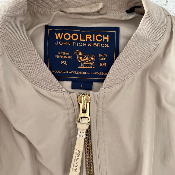Woolrich waterproof coat in beige - Picture 3 of 4